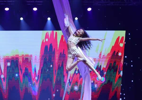 Bước nhảy hoàn vũ nhí