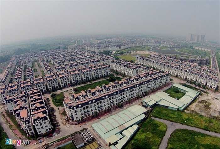 Dự án Lideco được khởi công xây dựng từ cuối năm 2007 và dự kiến hoàn thiện từ năm 2013 với hơn 600 biệt thự kiểu Pháp. Nhưng đến cuối năm 2013 mới có hơn 400 căn biệt thự tại đây được bàn giao cho khách hàng. Tuy nhiên do có nhiều vấn đề nảy sinh nên khu đô thị này vẫn ở trong tình trạng hoang vắng