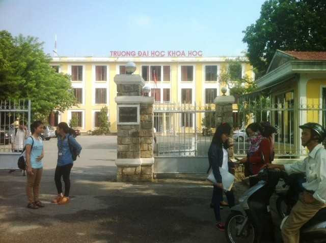 Nhiều nữ sinh bị kẻ bịt mặt đâm vùng kín: Chỉ chọn hoa khôi