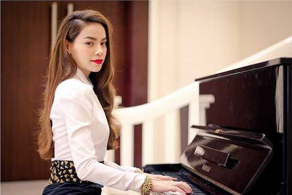 Trong đêm chung kết The Voice mùa đầu tiên, mẹ chồng đã đích thân đến cổ vũ con dâu làm giám khảo.