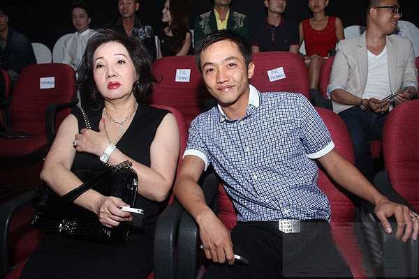 Theo một số báo thì bà không bao giờ chấp nhận cô dâu vàng Hồ Ngọc Hà với quá khứ đã từng kết hôn 1 lần vào năm 16 tuổi.