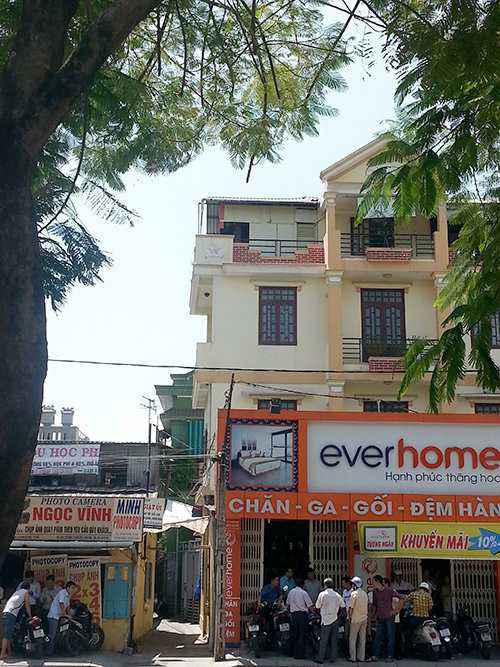 Nữ sinh 22 tuổi bị bạn trai khống chế làm con tin