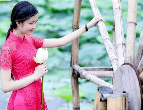 Trương Thị Ngọc Ánh (SN 1993) hiện là tình nguyện viên của nhóm Từ thiện thật. Định kỳ hàng tháng, nhóm từ thiện tổ chức phát quà, gạo, đồ dùng... cho các gia đình nghèo mà nhóm tìm kiếm và phát hiện được.