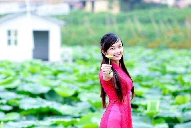 Ngọc Ánh từng gây sốt trên mạng với hình ảnh 'cô gái H’mông' dễ thương và hồn nhiên. Ánh hiện là sinh viên ĐH Mỹ thuật Công nghiệp Hà Nội.