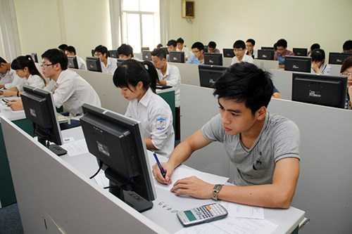 Thí sinh tham dự kỳ thi đánh giá năng lực của Đại học Quốc gia Hà Nội (Ảnh: Bùi Tuấn) 