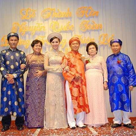 đại gia, hoa hậu, á hậu, chân dài