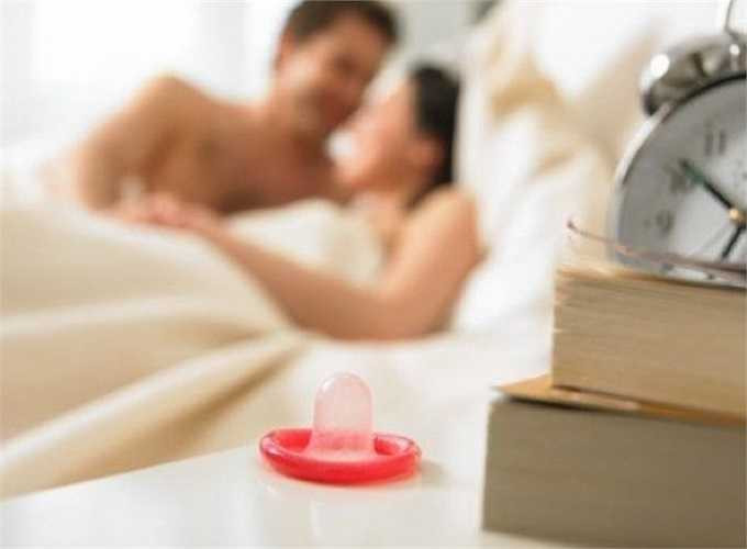 Không cần quan tâm tới nguồn gốc, xuất xứ. Thực tế, bạn nên mua những sản phẩm bao cao su chính hãng, có nguồn gốc xuất xứ để đảm bảo chất lượng và sức khỏe cho bản thân và bạn đời, tránh những hiểm họa đáng tiếc do bao giả gây ra như bao bị rách, gây nhiễm trùng...