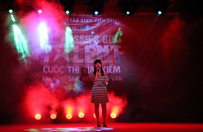 Ngắm trai tài gái sắc trường ĐHKHXH-NV