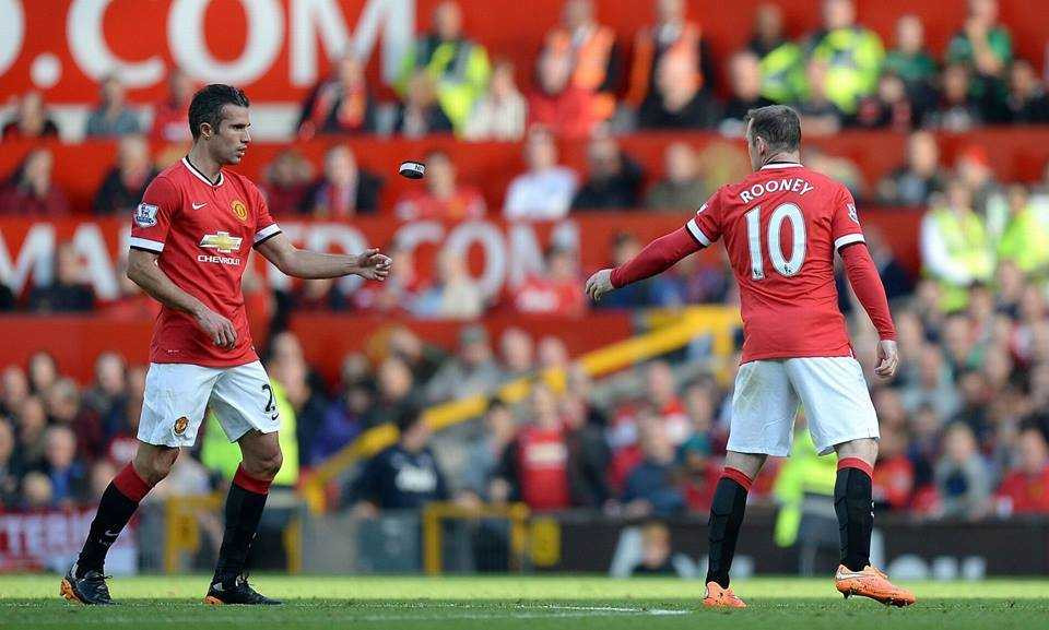 Hình ảnh nói lên rất nhiều điều về 'bản năng thủ lĩnh' của Wayne Rooney