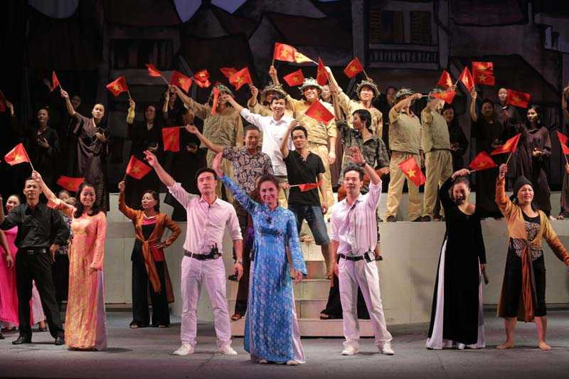 Cánh chim trắng trong đêm