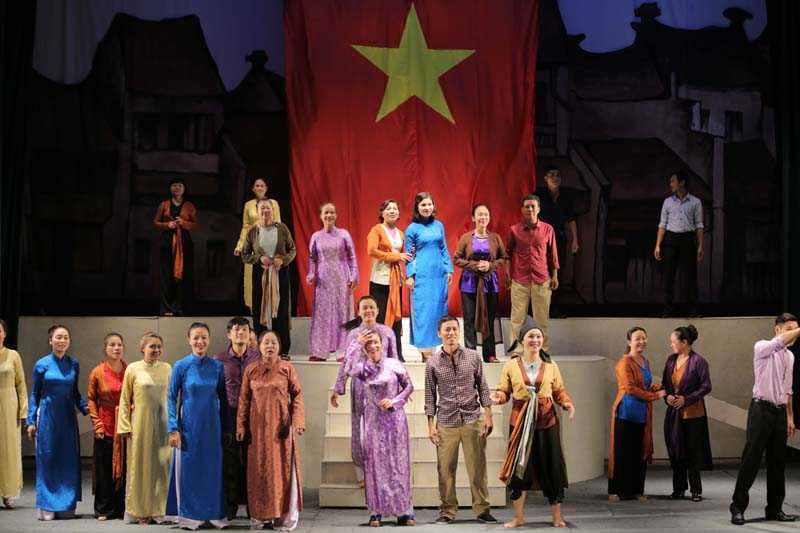 Cánh chim trắng trong đêm