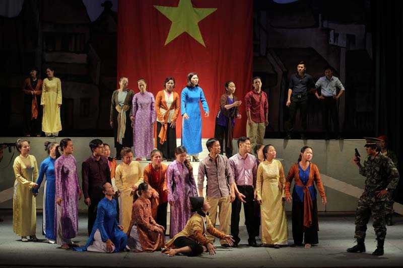 Cánh chim trắng trong đêm