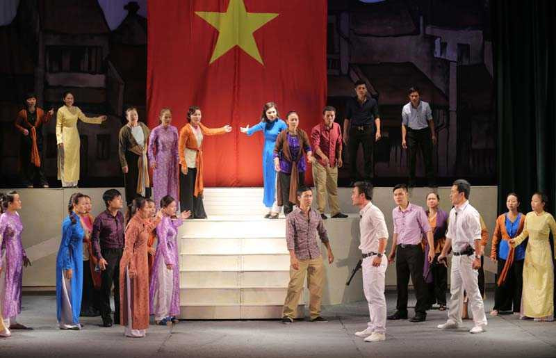 Cánh chim trắng trong đêm