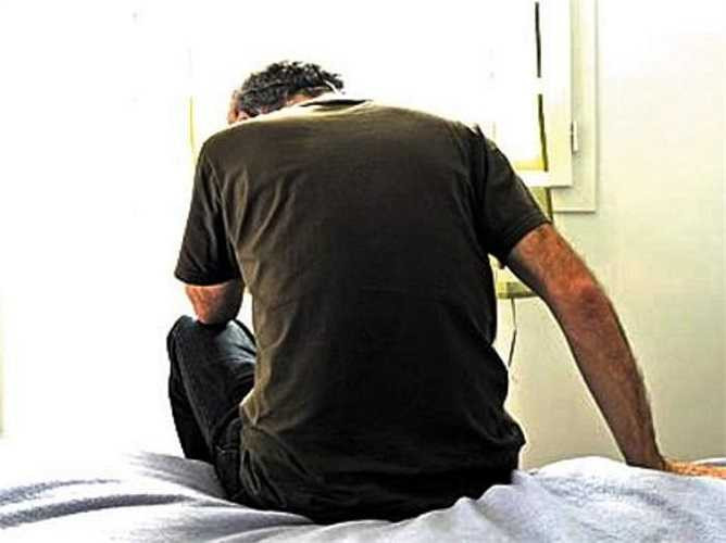 8. Viêm mào tinh hoàn: Nếu bạn cảm thấy tinh hoàn mềm và sưng viêm, có thể là do các ống mào tinh trong tinh hoàn bị nhiễm một loại vi khuẩn hoặc virus. Điều này thường xảy ra do các bệnh lây truyền qua đường tình dục hoặc nhiễm trùng tiết niệu.