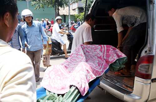 Người đàn ông cháy đen, biến dạng trên gác xép tiệm cắt tóc