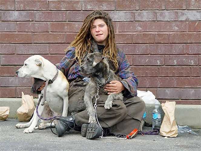 San Francisco – Mỹ: Dù đã rất nỗ lực trong việc tìm cách hỗ trợ nhưng con số người vô gia cư ở thành phố San Francisco xinh đẹp vẫn ở mức cao trên 10.000 người.
