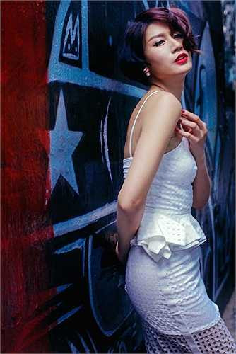 Trong phim, Trang Trần đóng vai Mỹ 'chột', một cánh tay phải của Hương Ga trong cuộc chinh phạt giới giang hồ số má và là một nữ vệ sỹ trung thành với bà chủ lớn của mình. 