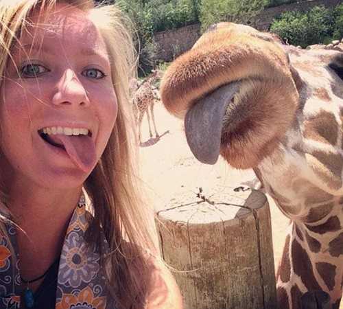 Có khá nhiều tấm hình chụp tự sướng bên động vật được mọi người yêu thích. Bởi những ảnh dạng này thường khá mạo hiểm và rất khó thực hiện, nắm bắt được đúng thời điểm bấm máy.