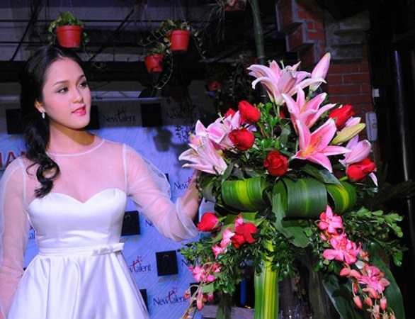 Cô cũng lấn thân sâu vào nghề người mẫu khi liên tục xuất hiện tại nhiều show thời trang lớn nhỏ. 