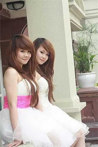 Ngay từ nhỏ, hai chị em đã luôn thích nhảy múa, chính điều đó đã lôi cuốn bọn em đi theo nghề này. 