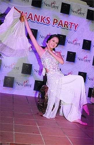 Hoàng Anh sở hữu gương mặt xinh xắn cùng chiều cao ấn tượng 1m77. 