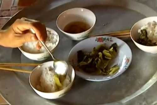 Cháu bé chết đói ở Hà Tĩnh: Ám ảnh người ở lại