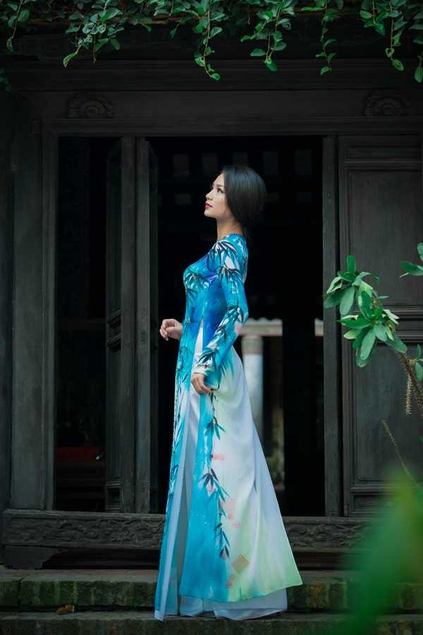 Diệu Hương diện áo dài khoe vẻ đẹp dịu dàng 