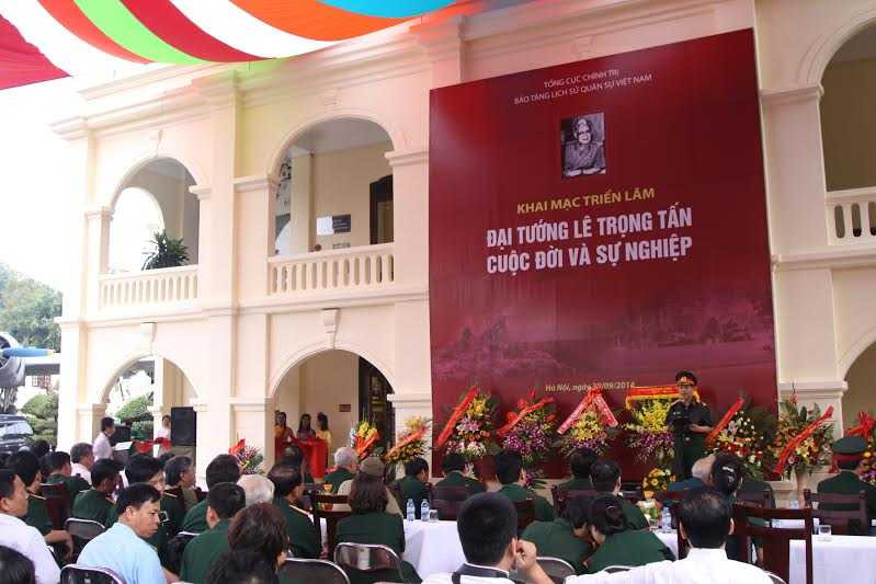 Khai mạc triển lãm về con người, sự nghiệp Đại tướng Lê Trọng Tấn