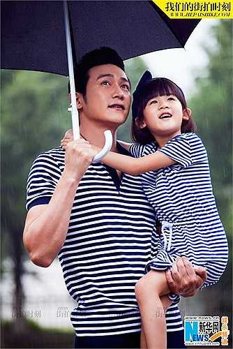 Hai cha con vô cùng thân thiết.