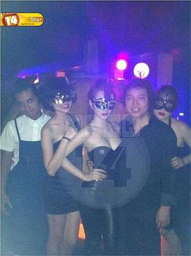 Angela Phương Trinh thường bị bắt gặp khi xuất hiện ở các quán bar.