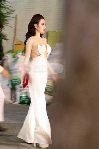 Nữ diễn viên cũng là một trong số những mỹ nhân ưa thích cuộc sống về đêm ở các quán bar.