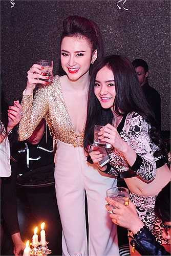 Cô luôn xuất hiện với vẻ ngoài hoàn hảo quyến rũ mọi sự chú ý.