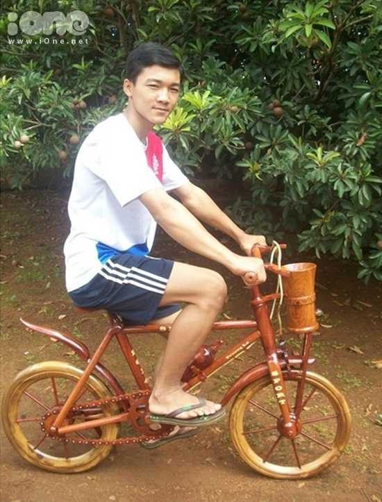 Nam sinh sáng tạo xe đạp gỗ 'có 1 không 2'