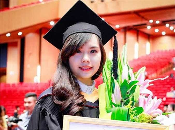 Cô chian sẻ: 'Mỗi cá nhân không thể thực hiện được ước mơ to lớn của mình mà cần sự hỗ trợ, giúp sức của nhiều người. Để có sức ảnh hưởng đối với việc mình làm, cô bạn sẽ cố gắng phấn đấu, nỗ lực thành tài để có vị thế trong xã hội'.