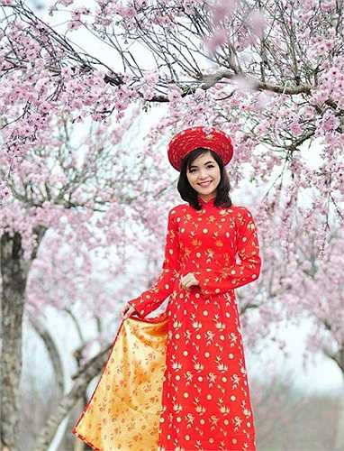 Cô luôn gây ấn tượng bởi khuôn mặt trong sáng, giọng kể truyền cảm, hấp dẫn người nghe.