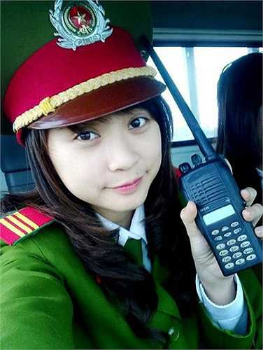 Cô bạn sinh năm 1990 này từng là hotgirl nổi đình, nổi đám trong cộng đồng mạng.