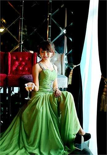 Là một người mẫu ảnh khá đắt khách, cô cho biết, công việc nào cũng tạo cho cô một khoản thu nhập đáng kể.