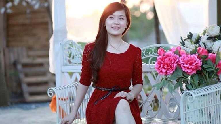 Ngay từ khi còn học phổ thông Linh đã nổi tiếng là một hot girl tài sắc.