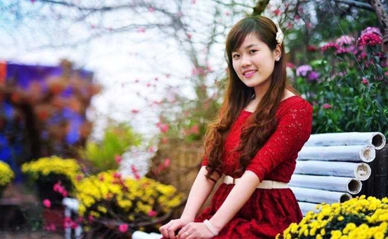 Ngoài học tập, Linh còn tham gia làm người mẫu cho một số tờ báo và shop thời trang.