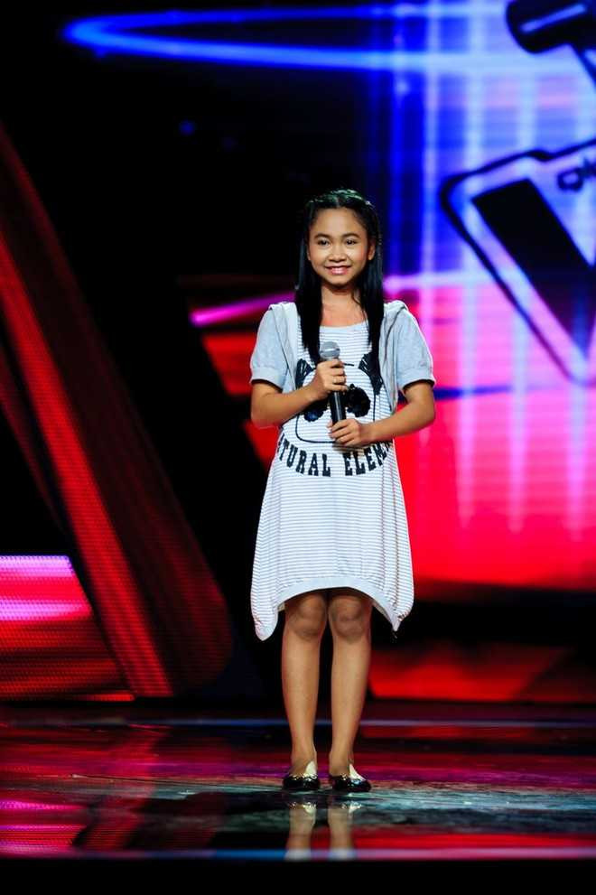 Thiên Nhâm hát Đêm gành gào nhớ điệu hoài lang trong vòng thi đầu tiên.