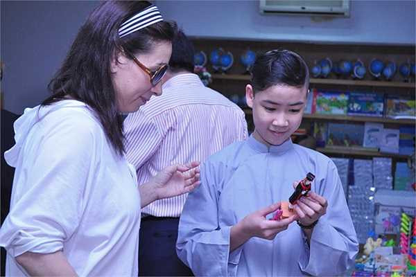 Nhiều người vẫn nói con đường thành công của chị là một câu chuyện mang màu cổ tích bởi những xếp đặt rất may mắn mà số phận dành cho chị. 