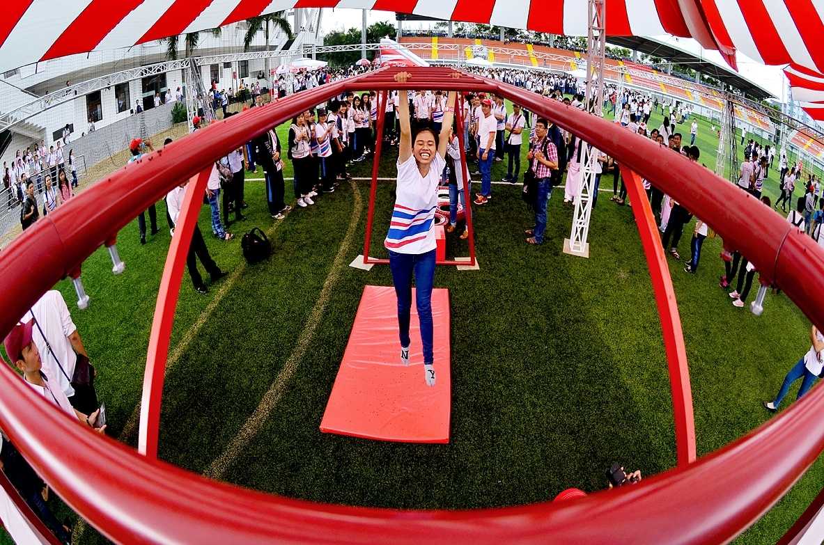 Hơn 10.000 sinh viên nhảy vì người nghèo