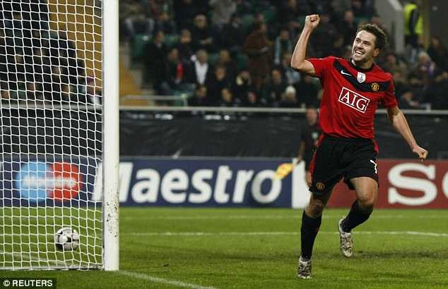 ... và Michael Owen (12/2009) là cầu thủ người Anh ghi được hattrick