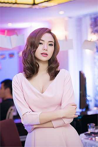 Người đẹp vừa ra album sau 6 năm 'ngủ đông'.