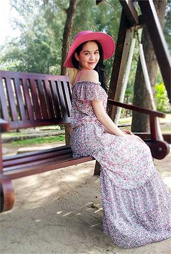 Cùng ngắm Ngọc Trinh với gương mặt mộc: