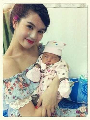 'Mà có lẽ là há miệng mắc quai thật. Mọi người nói tôi sở hữu vẻ đẹp không tì vết thì tôi cũng đã lỡ nhận rồi'