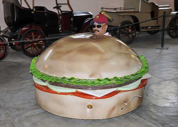 Yadav được biết đến là một thợ chế tạo ô tô cũng như các loại phương tiện giao thông độc đáo, kì lạ nhất thế giới. 