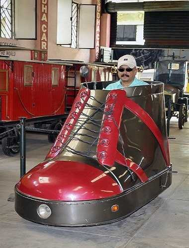 Yadav chia sẻ: Khi còn trẻ, bạn bè thường rủ tôi đi xem phim. Tôi luôn từ chối và tìm đến các xưởng cơ khí. Ở đó, tôi học được rất nhiều điều và xem những người công nhân làm việc 