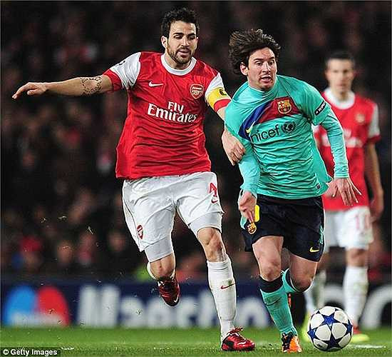 Hè 2003 đánh dấu hướng đi mới của Arsene Wenger khi ông đưa về cậu nhóc Fabregas từ lò La Masia. Rất nhanh sau đó, F4 trở thành trụ cột và là thủ quân của Pháo thủ