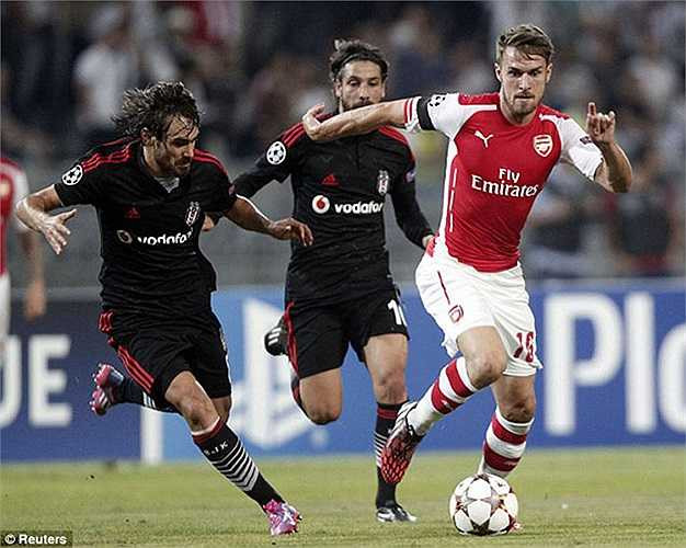 Cái tên xuất sắc thứ 18 mà Arsene Wenger sở hữu là Aaron Ramsey. Từng bị gãy chân khủng khiếp cách đây 4 năm và bị chê là không biết ghi bàn, nhưng giờ đây cựu cầu thủ Cardiff ghi bàn như một người máy và nhận được sự tin tưởng cao nhất của người thầy